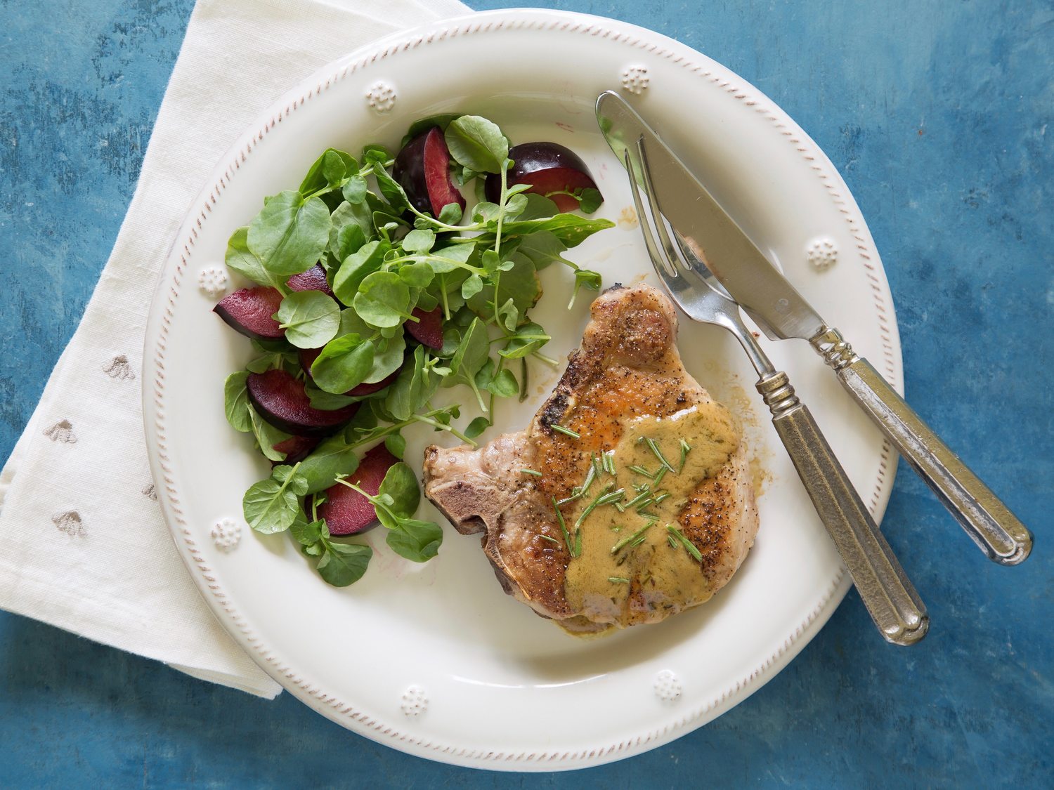 pork chops with rosemary mustard sauce Pork Chops with Rosemary-Mustard Sauce pork chops with rosemary mustard sauce Pork Chops with Rosemary-Mustard Sauce